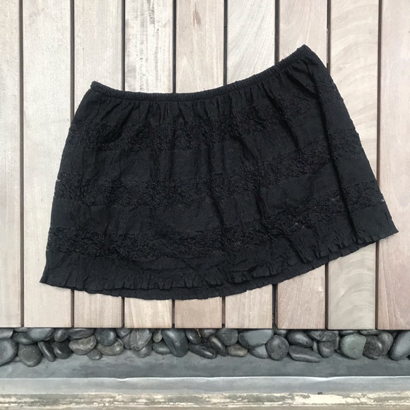 TOBI | Black Lace Mini Skirt with Lining - Picture 3 of 4